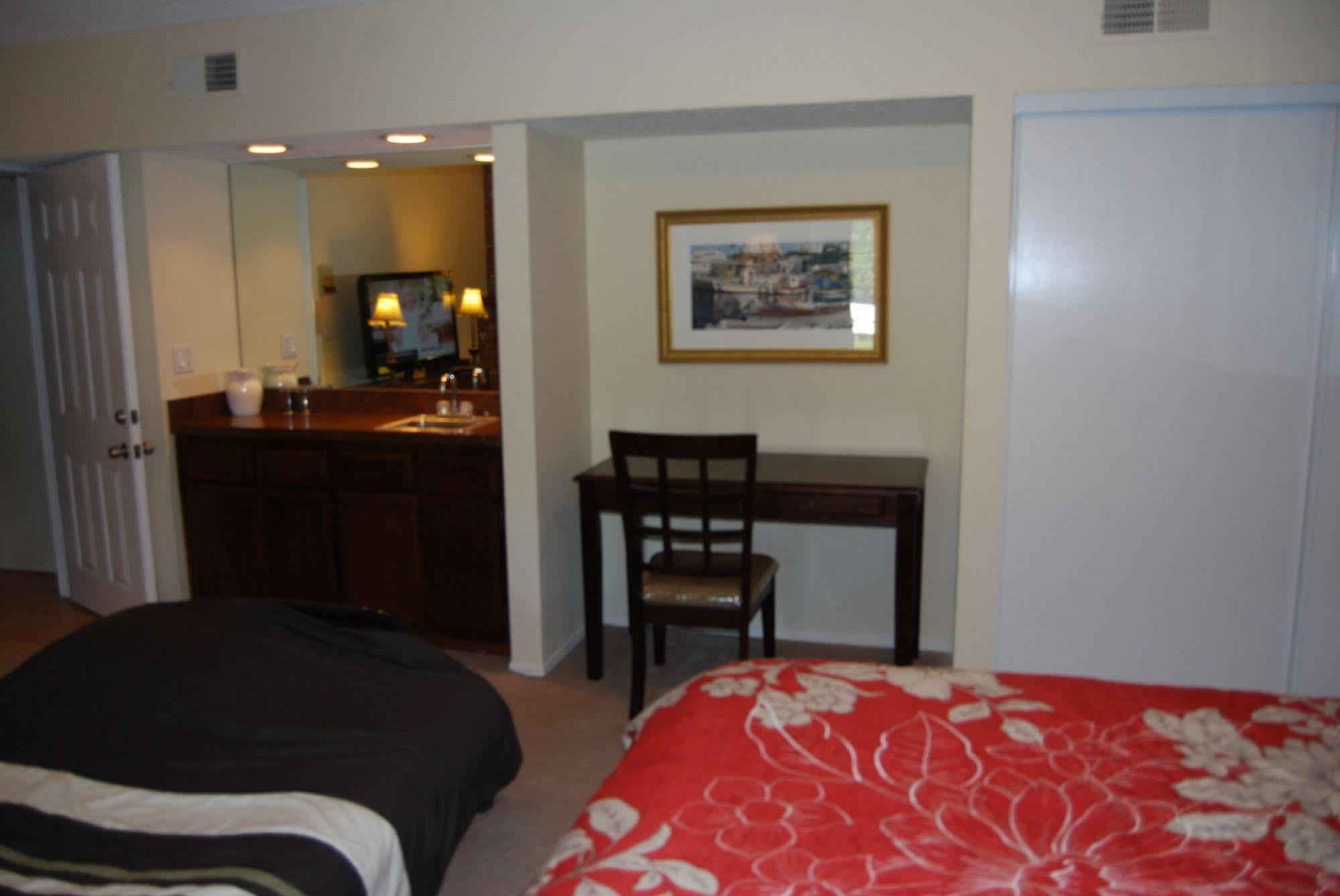 In Hollywood Hills Bed & Breakfast Los Angeles