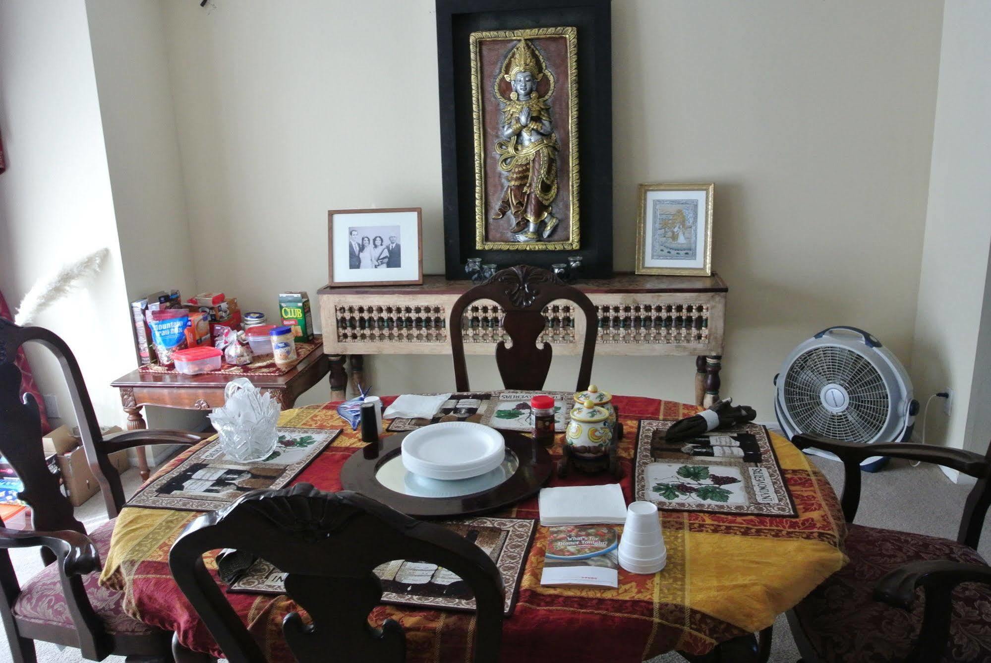 In Hollywood Hills Bed & Breakfast 3*